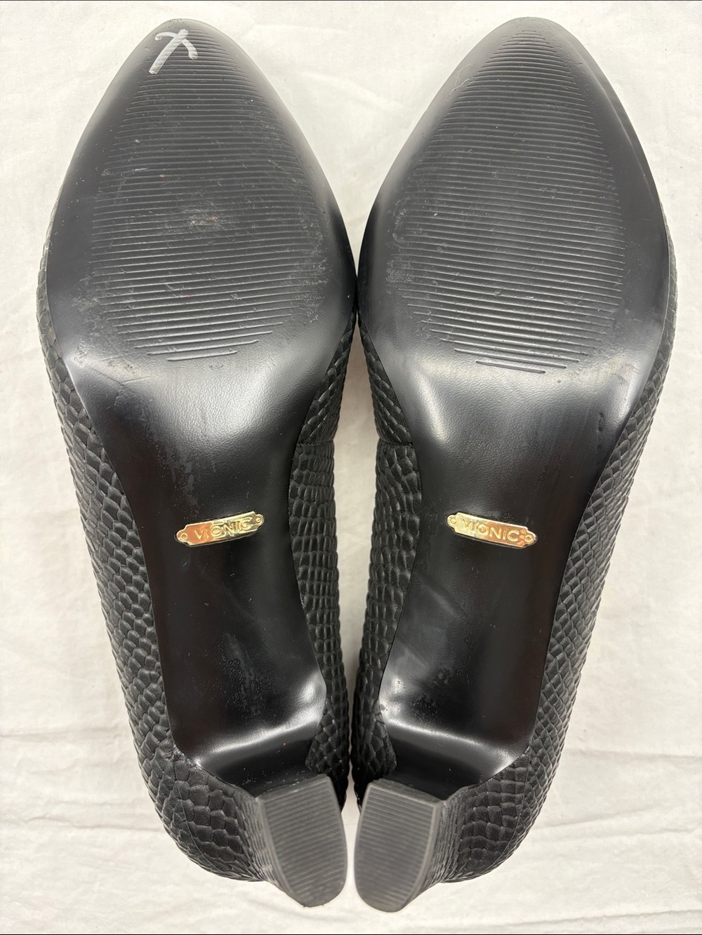 Vionic Mia Block Heels. 7.5. - Picture 10 of 10
